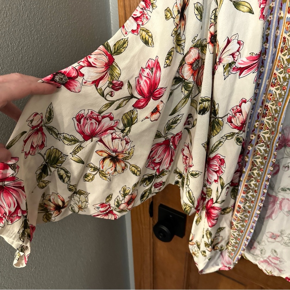 Akemi + Kin Anthropologie Idalia Floral Kimono Jacket One Size Garden Fairyโ - Picture 3 of 5